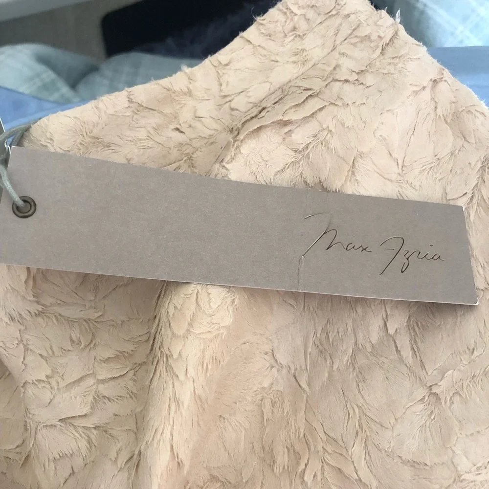 Max Azria Textured Woven Rayon Skirt Size 2